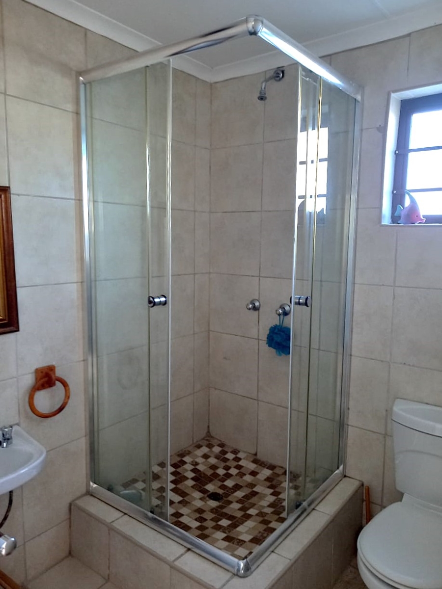 4 Bedroom Property for Sale in Wavecrest Eastern Cape